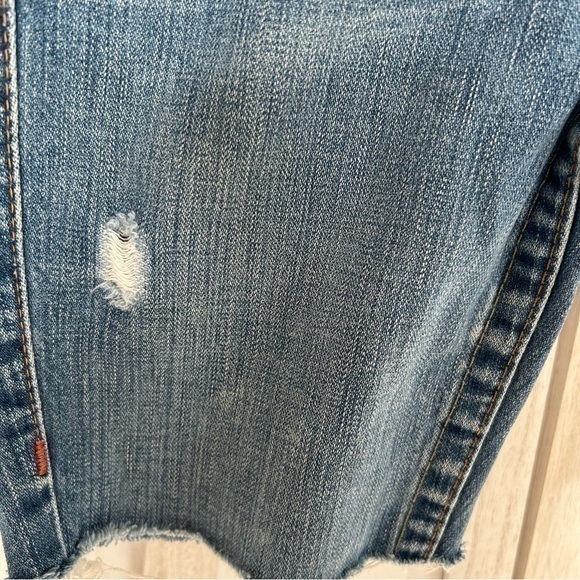 ✨True Religion raw hem distressed jean shorts 27 Vintage - Picture 4 of 6